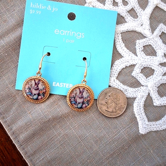 💥SALE💥Hildie & Jo, NWT, Bunny Scene Gold Dangle Earrings - Picture 2 of 3